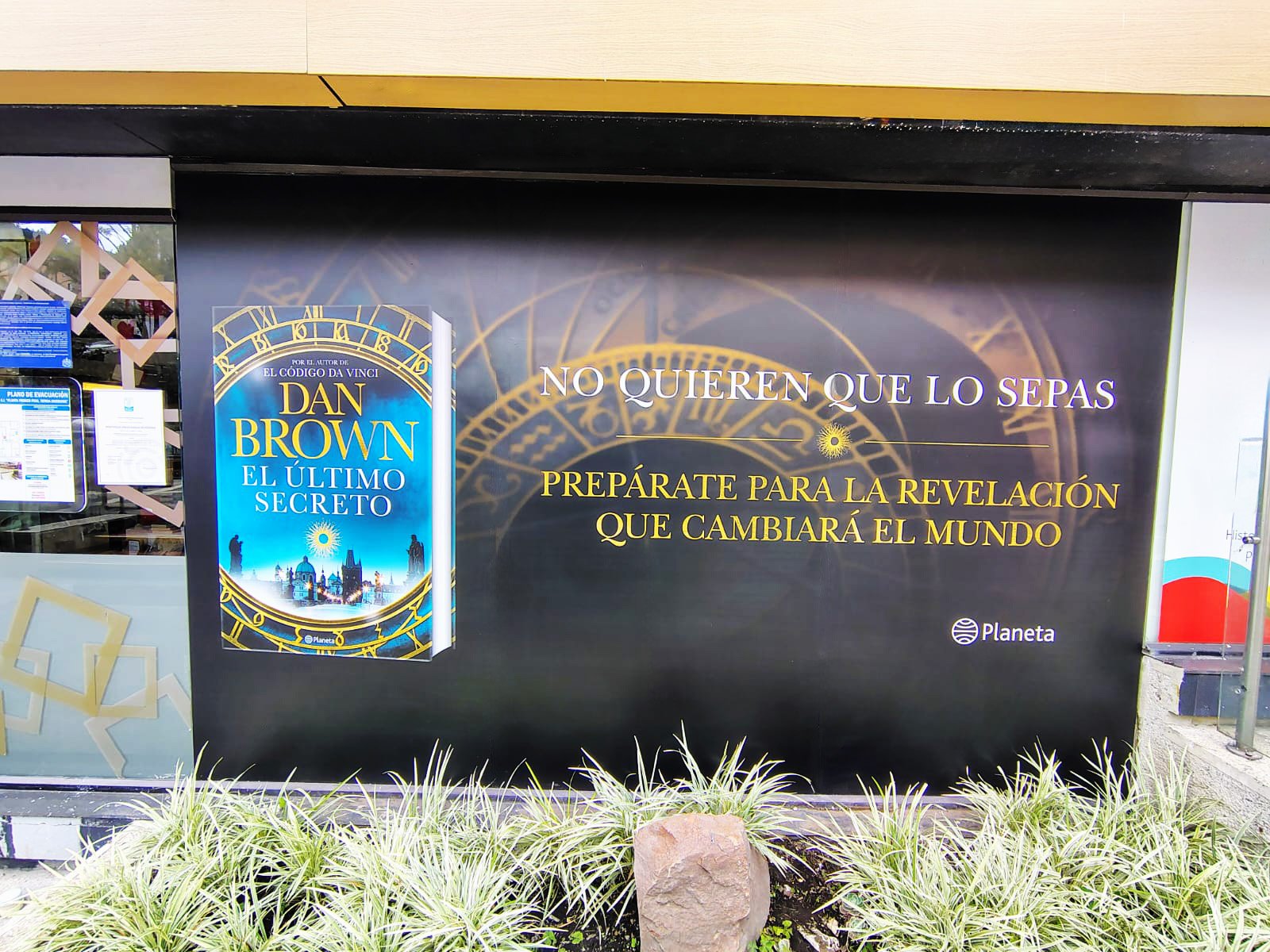2 branding en ventanal